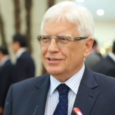 Россия с пониманием относится к переходу казахского языка на латиницу Михаил Бочарников
