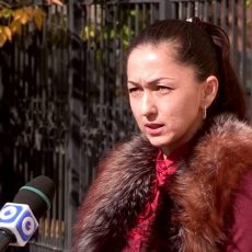Две знакомые выпрыгнувшей из окна в Актау женщины обвиняют ее в крупных кражах Зарина Байдосова