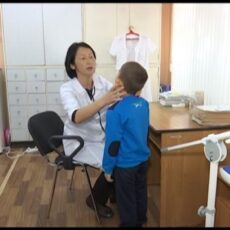 Ребенок, которого до полусметри избила мать, вновь оказался на больничной койке