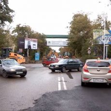 Новая проезжая часть улицы Байтурсынова проваливается и рассыпается Новое дорожное полотно по улице Байтурсынова в Шымкенте трещит по швам