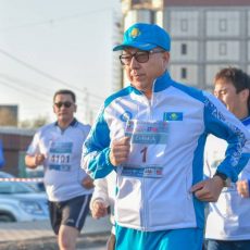 Акимы города и области пробежали вместе с шымкентцами в массовом забеге Акимы города и области пробежали вместе с шымкентцами в массовом забеге