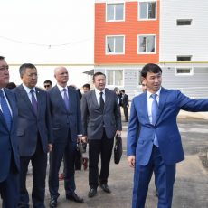 Аскар Мамин ознакомился с ходом строительства жилых домов в Шымкенте, строящихся в рамках программы «Нурлы жер» Аскару Мамину показывают темпы строительства жилья