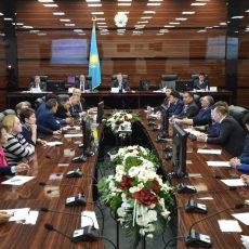 Жансеит Туймебаев: Неправительственные организации должны приложить усилия для улучшения социального предпринимательства Аким ЮКО провел совещание с НПО области