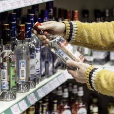 В магазине Шымкента продавали спиртное без лицензии Паленая водка в РК