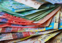 Строители школы в ЮКО третий месяц не могут получить зарплату тенге на латиницу