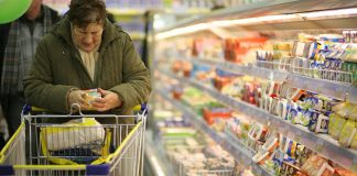 Каким будет прожиточный минимум в Казахстане с января 2018 года Бабушка в магазине