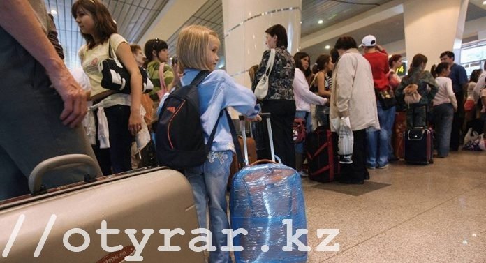 Главный санврач рекомендовал казахстанцам не выезжать в ряд стран