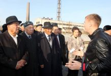 Экскурсию по крупным промышленным объектам организовал областной акимат ветеранам ЮКО Ветераны на экскурсии по предприятиям