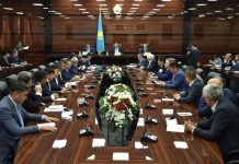 В ЮКО вручены мандаты новоизбранным депутатам В ЮКО вручены мандаты новоизбранным депутатам