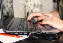 Фрилансеров в РК обязали делать пенсионные взносы Электронный словарь казахского жестового языка