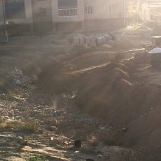 Закопанный мусор после стройки ЖК Мусор закапывают