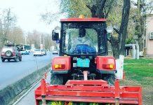 4 мини-трактора будут убирать зимой снег в Шымкенте Снегоуборочная техника в Шымкенте