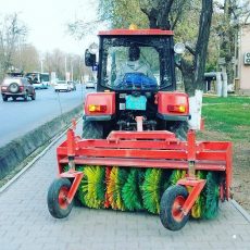 4 мини-трактора будут убирать зимой снег в Шымкенте Снегоуборочная техника в Шымкенте