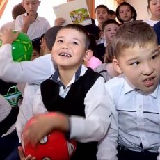 Сотни особенных детишек получили подарки от ТС «Изуми» Сотни особенных детишек получили подарки от ТС "Изуми"