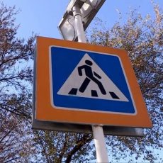 В Шымкенте ответственные за дороги не знают о самом бесполезном пешеходном переходе города Пешеходный переход