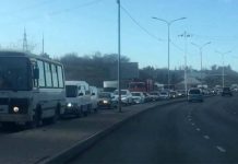 В Шымкенте авто в километровой пробке простояли несколько часов /видео/ Пробка-Шымкент
