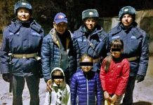 В Шымкенте за один день сразу троих потеряшек вернули родителям нацгвардейцы Нацгвардейцы с детками