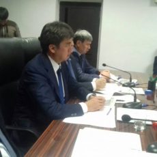 Габидулла Абдрахимов решает вопрос по скандальному водопроводу в Ленгере Габидулла Абдрахимов в Ленгере