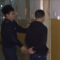 В Шымкенте задержаны члены ОПГ, грабившей букмекерские конторы Один из задержанных по подозрению в ограблении букмекерских контор