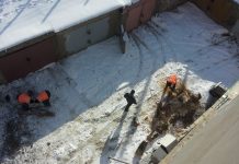 Щепки продолжают лететь Щепки продолжают лететь