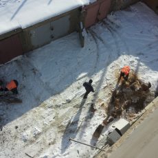 Щепки продолжают лететь Щепки продолжают лететь