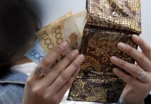 Мошенник обманул сельчан на 30 млн тенге Мошенник в Шымкенте