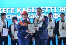 В ЮКО прошел областной форум рабочей молодежи Аким ЮКО на молодежном форуме