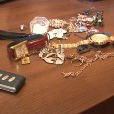 В одном из домов Шымкента молодым домушникам «подфартило» сразу на 10 миллионов Изъятые похищенные вещи
