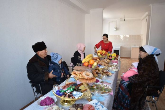 Накануне Дня Независимости 558 шымкентских семей отпраздновали новоселье