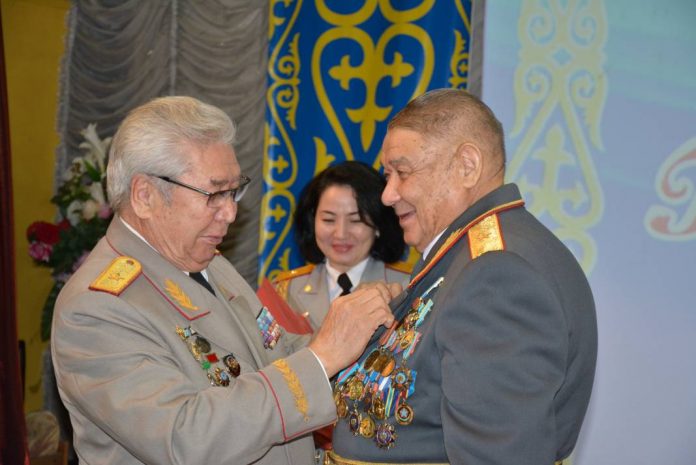 Награждение Султанова орденом "Курмет"