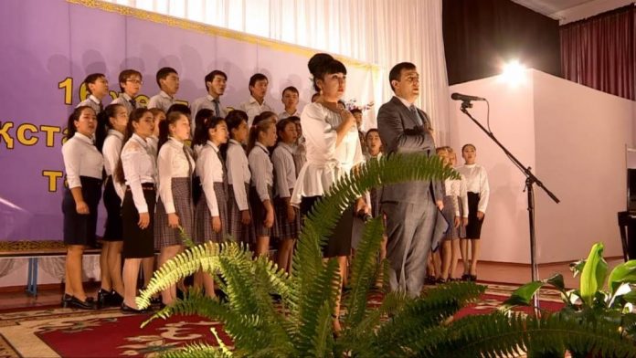 Праздник в 102-ой школе ко Дню независимости Казахстана