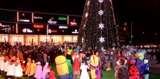 Огни главной новогодней елки зажгли в Шымкенте Огни главной новогодней елки зажгли в Шымкенте