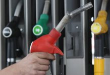 Подорожает бензин — не остановишь цены на хлеб, на мясо — эксперт Автозаправка