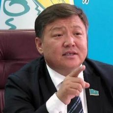 От акиматов потребуют реагировать на публикации в СМИ и соцсетях Уласбек Садибеков