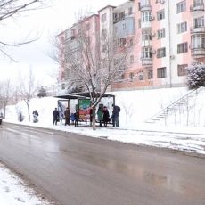 На остановках Шымкента горожане теряют не только время, но и здоровье Остановки в Шымкенте