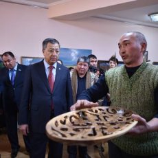 В ЮКО участникам пилотного проекта ремесленников «Оңтүстік қолөнершісі» оплатят стипендию, проезд и проживание На выставке ремесленников