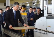 В ЮКО в 2017 году запущено 13 проектов Аким ЮКО на предприятии