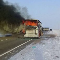 Гибель 52 узбекистанцев: водителям из ЮКО вновь продлили арест Горящий автобус на трассе