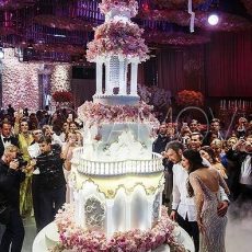 Шымкентский свадебный торт — один из потрясающей коллекции замков и фонтанов Рената Агзамова