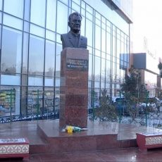 105 лет со дня рождения Динмухамеда Кунаева отмечают в Шымкенте 105 лет со дня рождения Динмухамеда Кунаева отмечают в Шымкенте