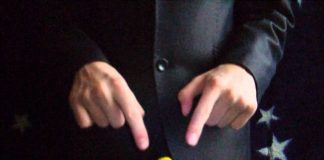 В Шымкенте мошенник в считанные минуты выиграл в «шарик-марик» 200 тысяч тенге Угадать шарики