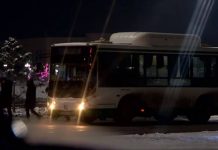 Пассажироперевозчики Шымкента готовы отказаться от услуг диспетчеров Автобус. Общественный транспорт вечером