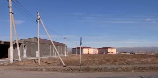 Школа в поселке Карабулак ЮКО стоит на мусорной свалке Школа в поселке Карабулак ЮКО стоит на мусорной свалке