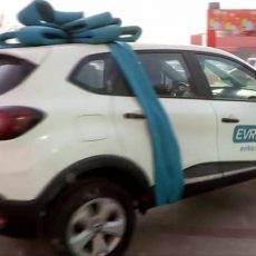 Покупатели «Эврики» получили в подарок семь автомобилей в рамках акции «Семь новогодних чудес» Покупатели "Эврики" получили в подарок семь автомобилей