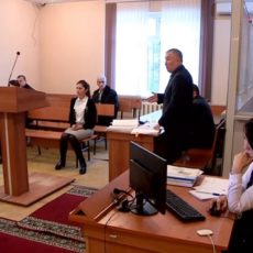 Двое полицейских обвиняют бизнесмена из Шымкента в том, что он избил их и насильно напоил водкой