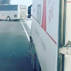 В интернете появилось видео горящего автобуса на трассе «Шымкент-Самара»