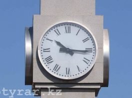 Часы на вокзале Шымкента