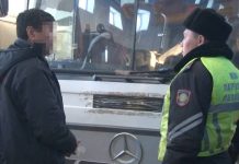 Пьяный водитель из ЮКО управлял пассажирским автобусом на маршруте Тюмень-Шымкент -водители-автобуса-задержали-в-СКО-