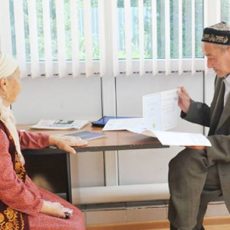 Почему женщины должны копить больше мужчин для досрочного выхода на пенсию, объяснили в Минтруда