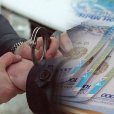 Мужчина пытался дать взятку полицейскому в Шымкенте взятка